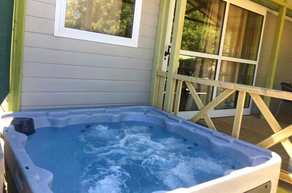 location avec spa jacuzzi clim et tv au Pradet