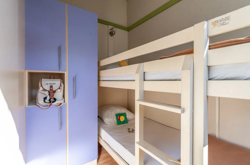 location Pradet avec tv et climatisation camping familiale
