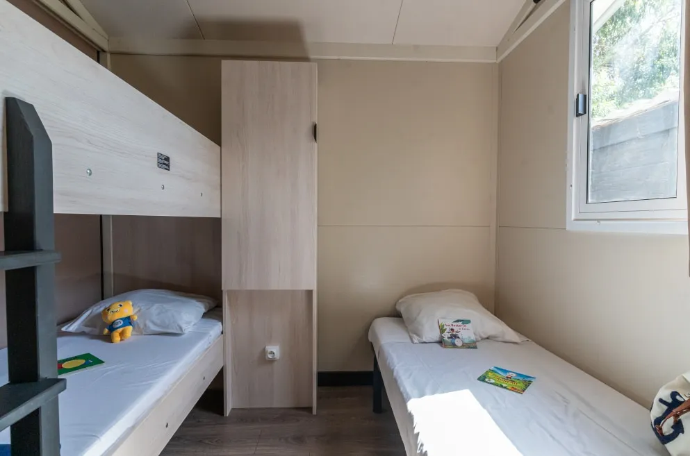 location 5 personnes avec télévision et clim camping 4 étoile Hermitage