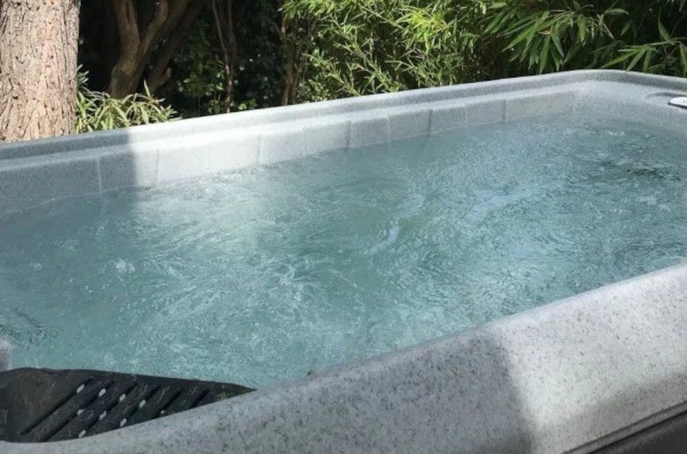 location maison avec spa jacuzzi pradet